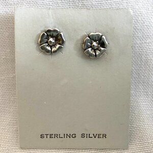 NWOT, Cute SS flower stud earrings, about 3/8".